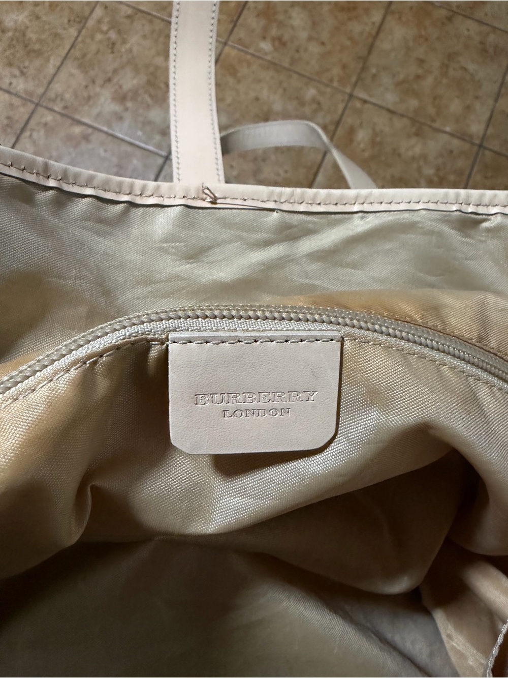 Authentic Burberry Beige Classic Check Tote with Tan Leather Straps - Picture 10 of 15